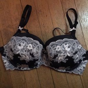 VS Lace Bra - LIKE NEW